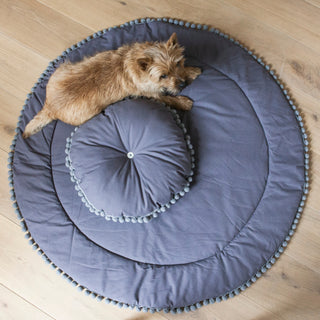 MINICAMP pilkas grindų kilimėlis vaikams su pomponais