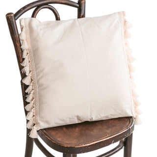 MINICAMP dekoratyvinė pagalvėlė su kutų dekoru Ecru