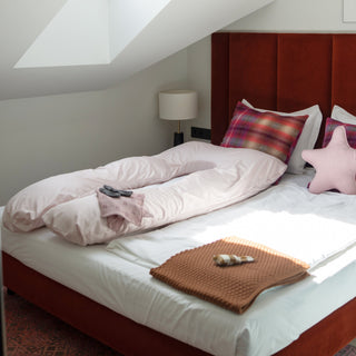 How to Sleep Comfortably During Pregnancy: Positions, Pillows & Tips