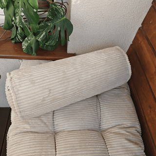 Velvetinė cilindro formos pagalvė grindų čiužiniui | Pieno balta