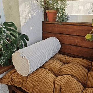 Velvetinė cilindro formos pagalvė grindų čiužiniui | Pieno balta