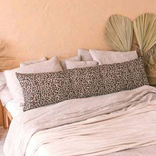 MINICAMP Leopard juosmens pagalvė iš natūralaus lino