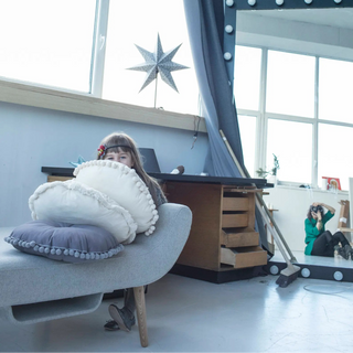 MINICAMP apvali pagalvė su raukiniais – minkšta medvilninė pagalvėlė